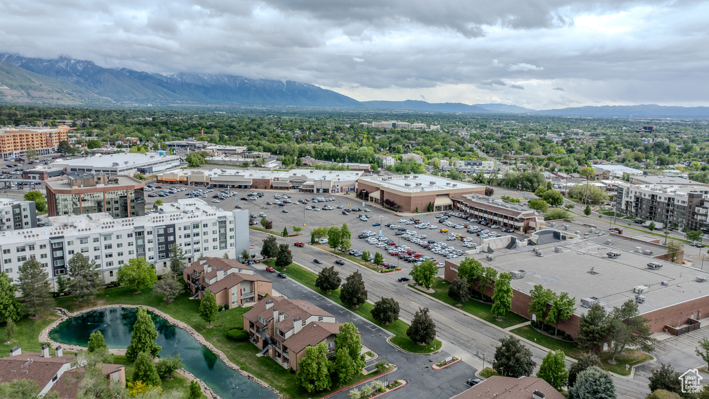 Bird\'s eye view of a water and mountain view