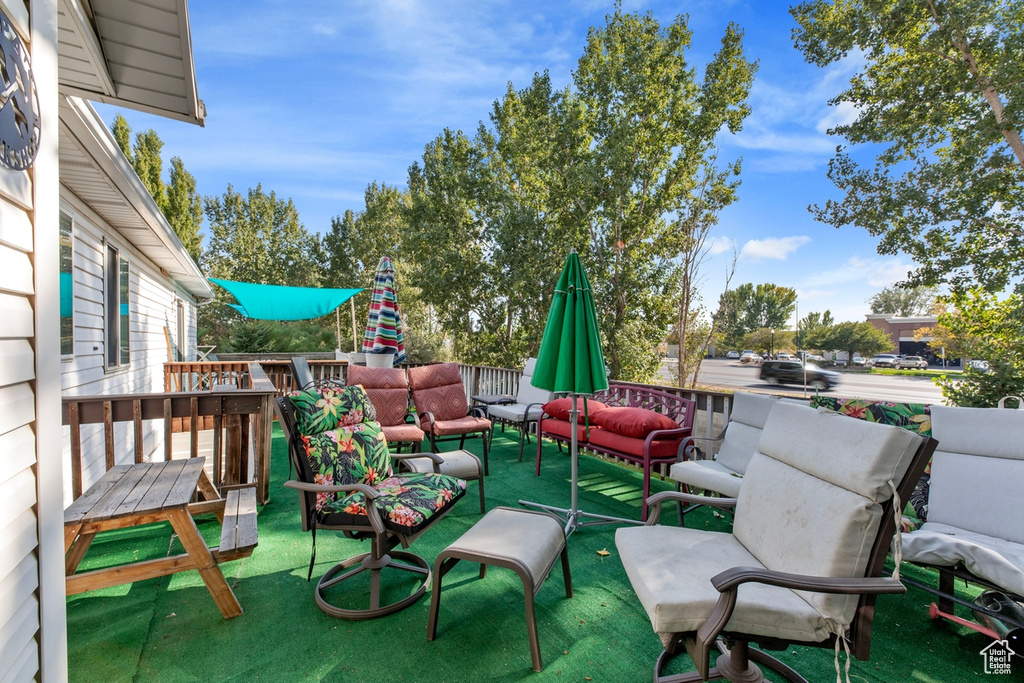 View of patio / terrace featuring outdoor lounge area