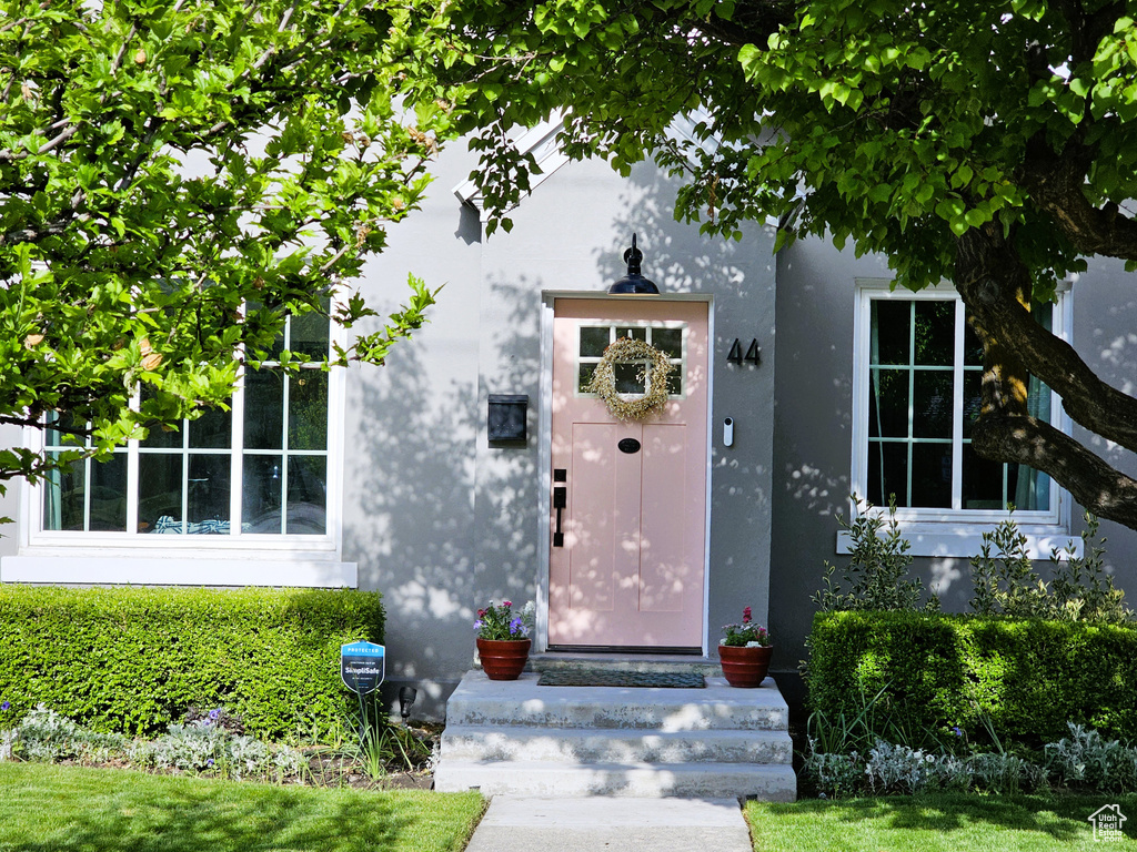 Doorway to property with stucco siding
