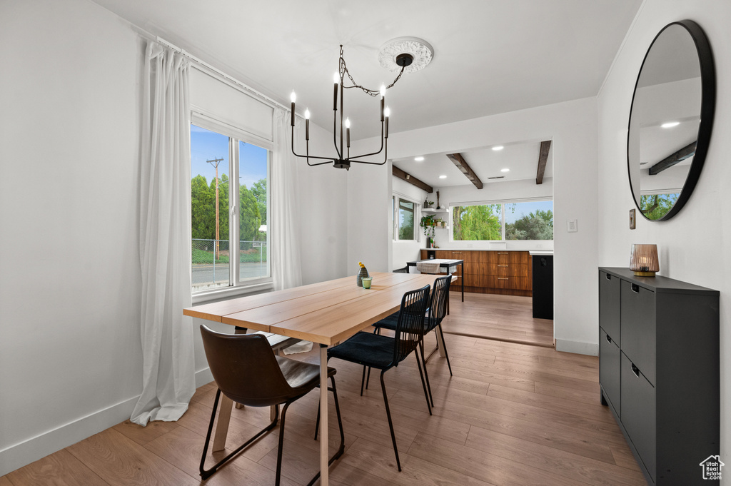 Dining room featuring a chandelier, light wood-style floors, baseboards, and recessed lighting