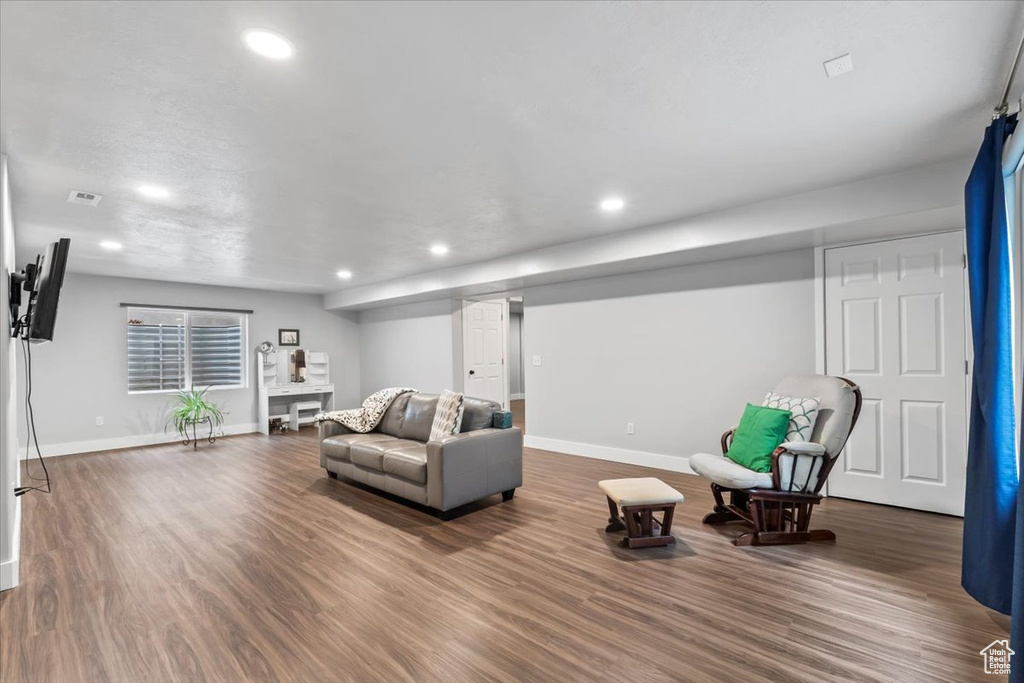 Living room featuring baseboards, recessed lighting, and wood finished floors