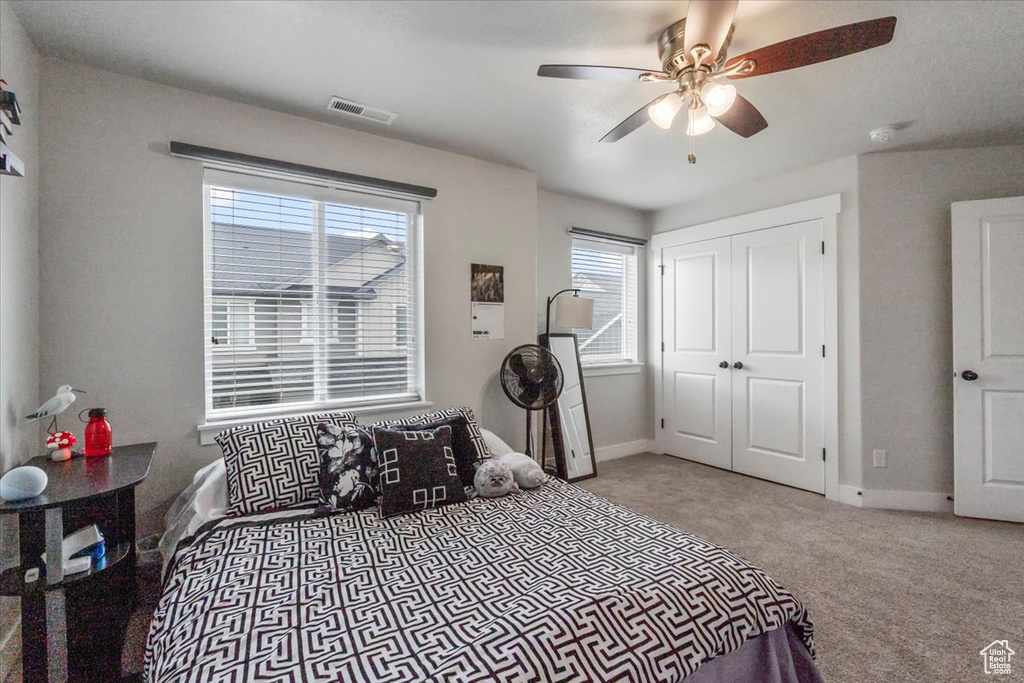 Bedroom featuring carpet floors, baseboards, a ceiling fan, and a closet