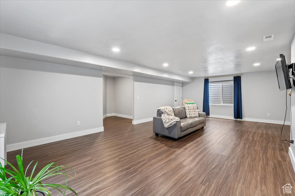 Sitting room featuring baseboards, wood finished floors, and recessed lighting