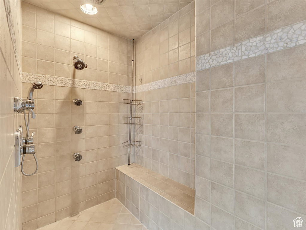 Full bathroom featuring a tile shower