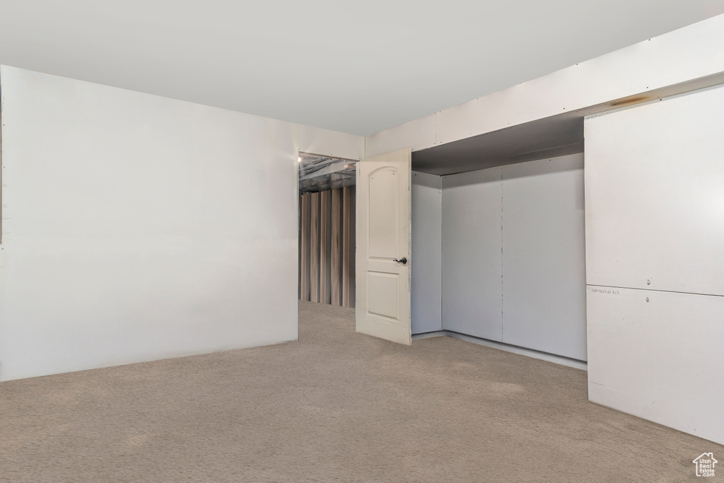Unfurnished room with light carpet