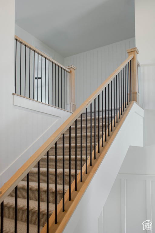 Stairs with a decorative wall