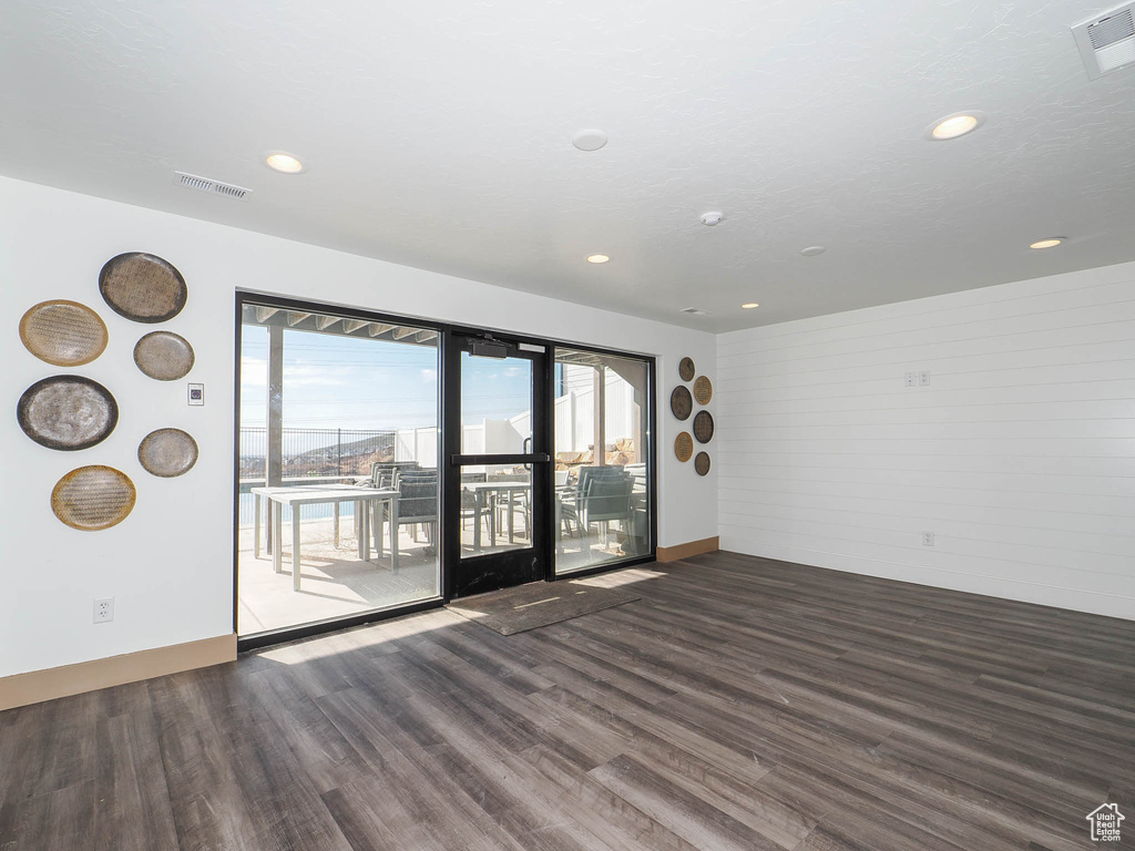 Spare room with dark wood finished floors, recessed lighting, and baseboards