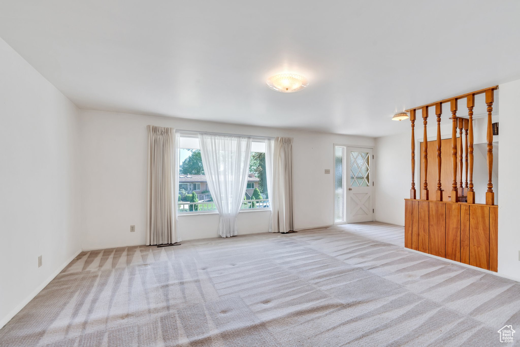 Unfurnished room featuring carpet flooring