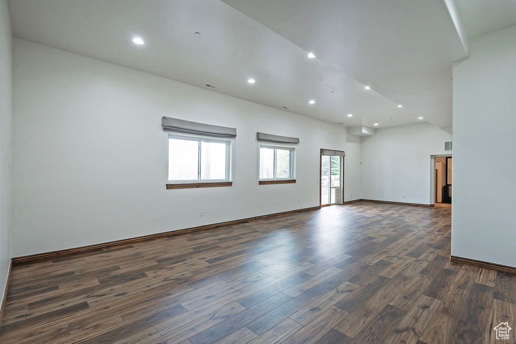 Unfurnished room with dark wood-style floors, recessed lighting, and baseboards