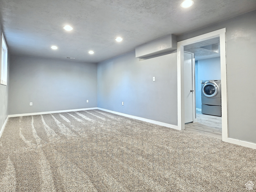 Carpeted spare room featuring washer / clothes dryer, recessed lighting, and baseboards