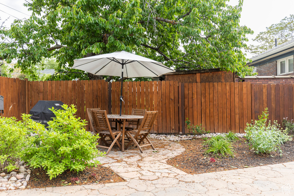 View of patio / terrace with fence and outdoor dining area
