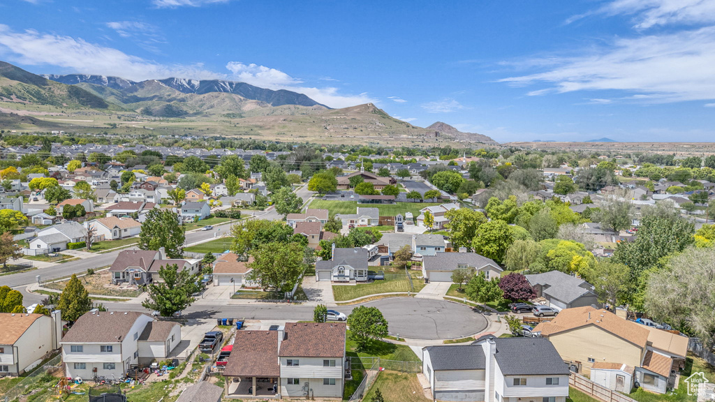 Aerial overview of property\\\\\\\\\\\\\\\\\\\\\\\\\\\\\\\\\\\\\\\\\\\\\\\\\\\\\\\\\\\\\\\\\\\\\\\\\\\\\\\\\\\\\\\\\\\\\\\\\\\\\\\\\\\\\\\\\\\\\\\\\\\\\\\'s location featuring nearby suburban area and a mountainous background