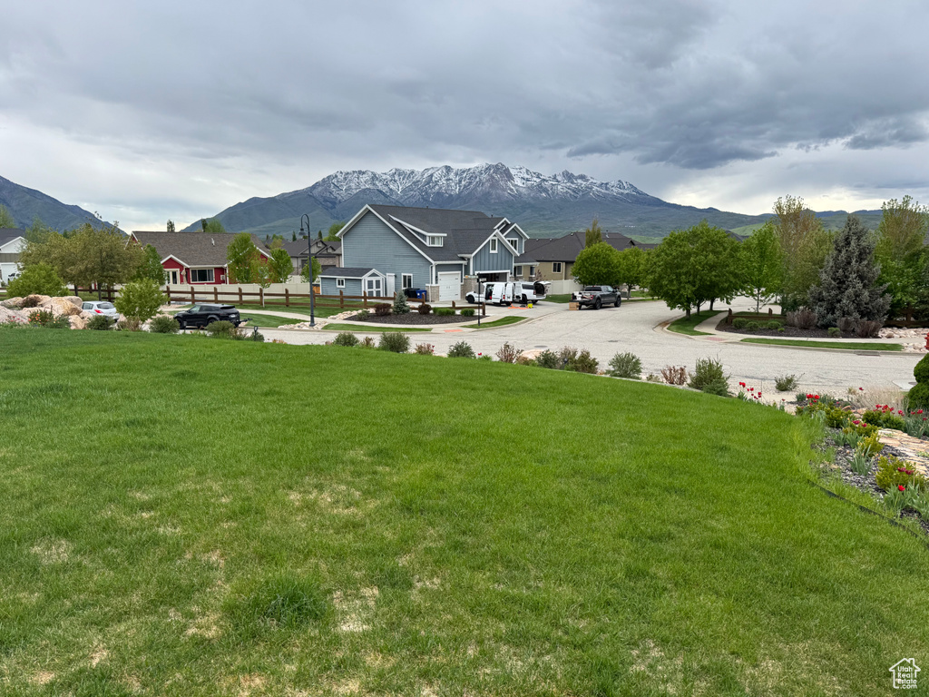 View of home\'s community with a mountain view, a residential view, and a yard