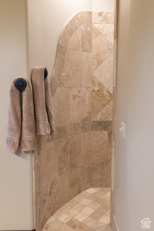 Bathroom featuring tiled shower