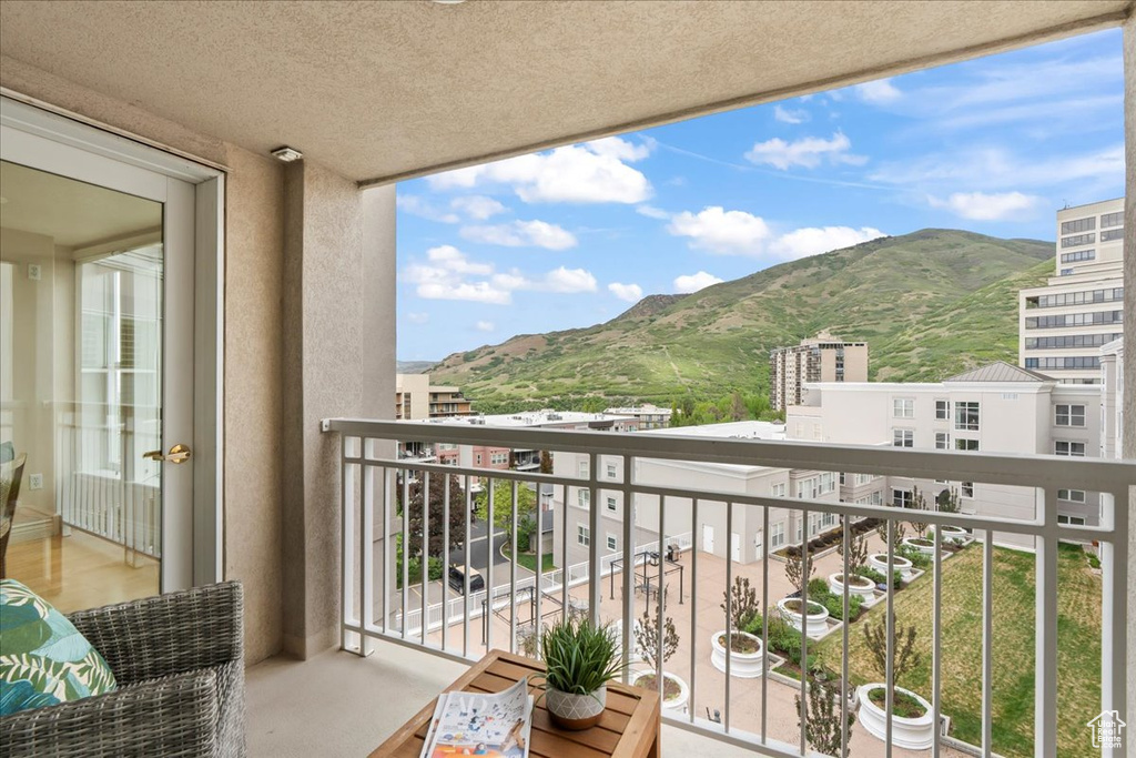 Balcony featuring a mountain view