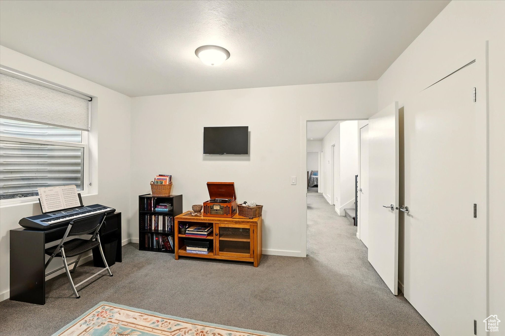 Office space with carpet flooring and baseboards