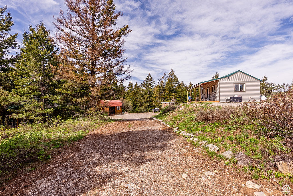 View of yard featuring an outdoor structure