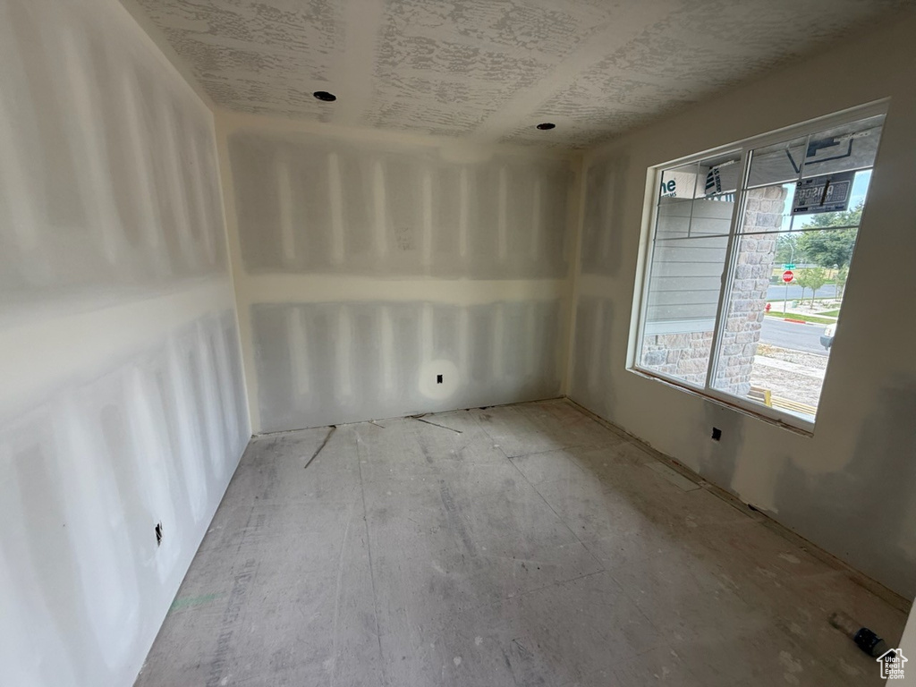695 W HIDDEN FARM DR Farmington, UT 84025
