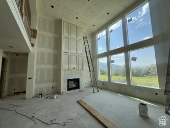 695 W HIDDEN FARM DR Farmington, UT 84025