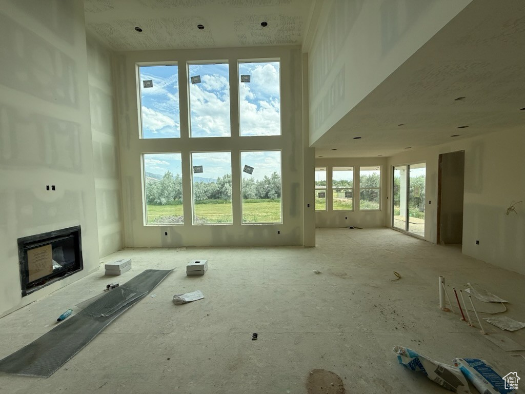 695 W HIDDEN FARM DR Farmington, UT 84025