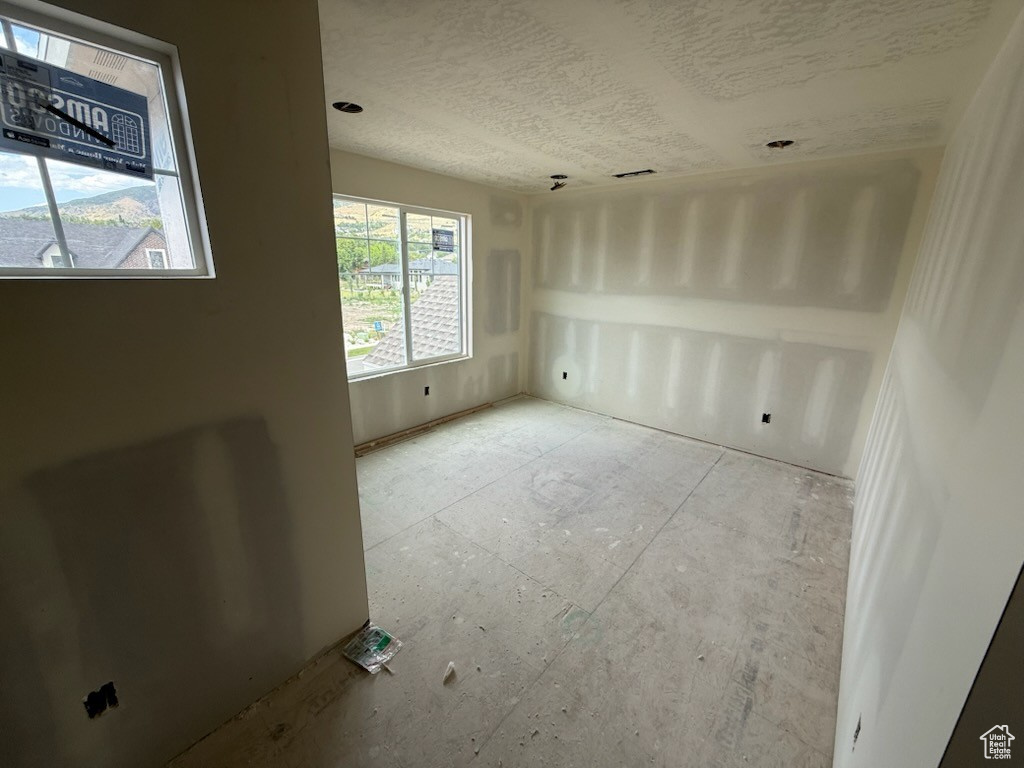 695 W HIDDEN FARM DR Farmington, UT 84025