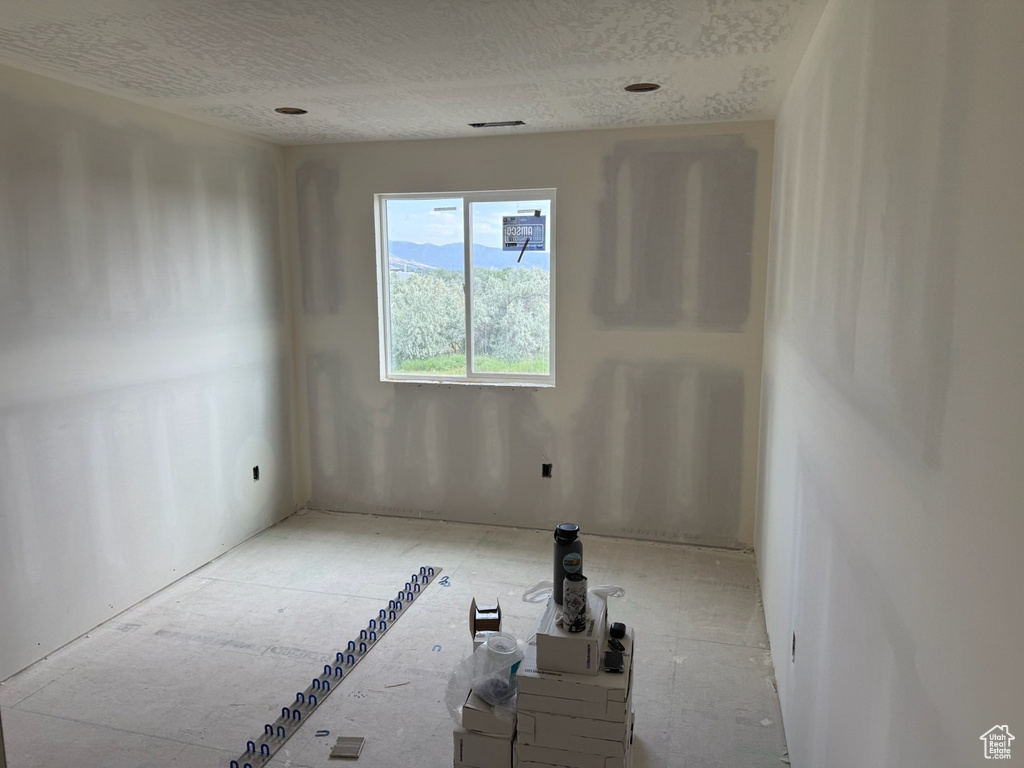695 W HIDDEN FARM DR Farmington, UT 84025