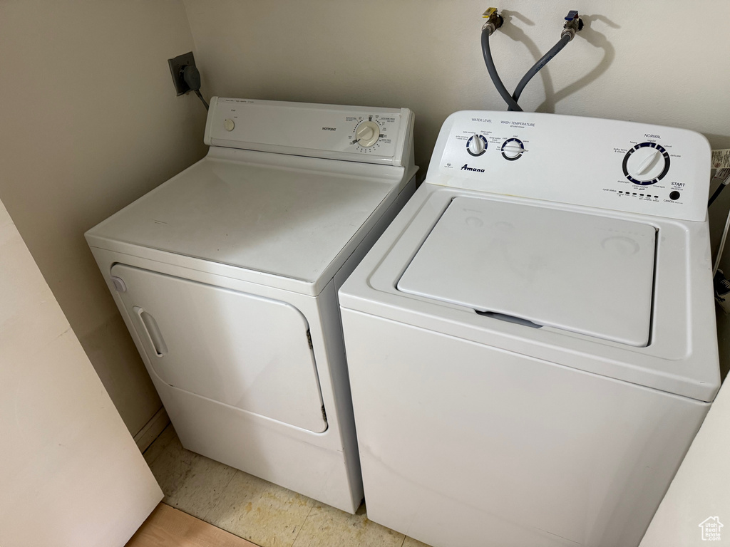Washroom with washing machine and clothes dryer