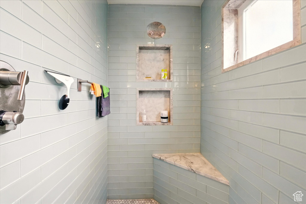 Full bath with tiled shower