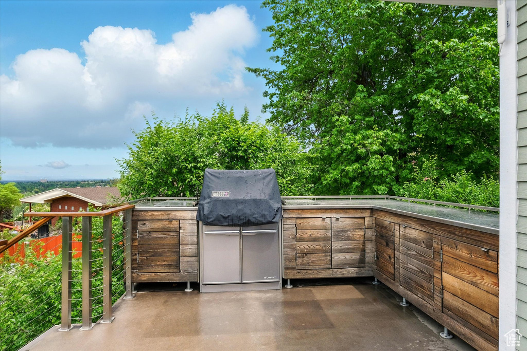 View of patio / terrace featuring an outdoor kitchen and grilling area