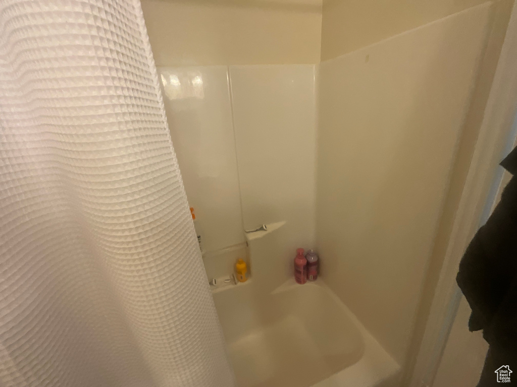 Bathroom with shower / bath combo