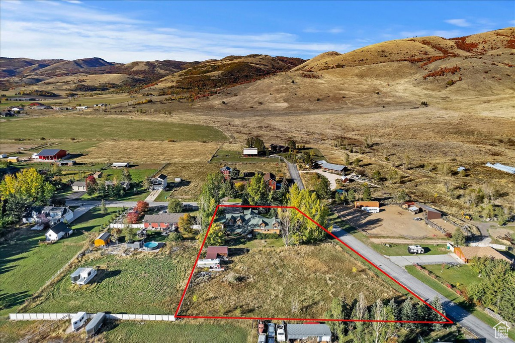 Aerial view of property's location with property parcel outlined and a mountain backdrop