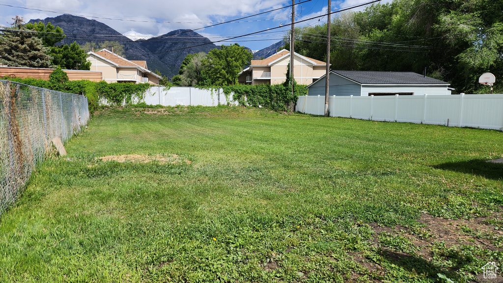View of yard featuring a mountain view