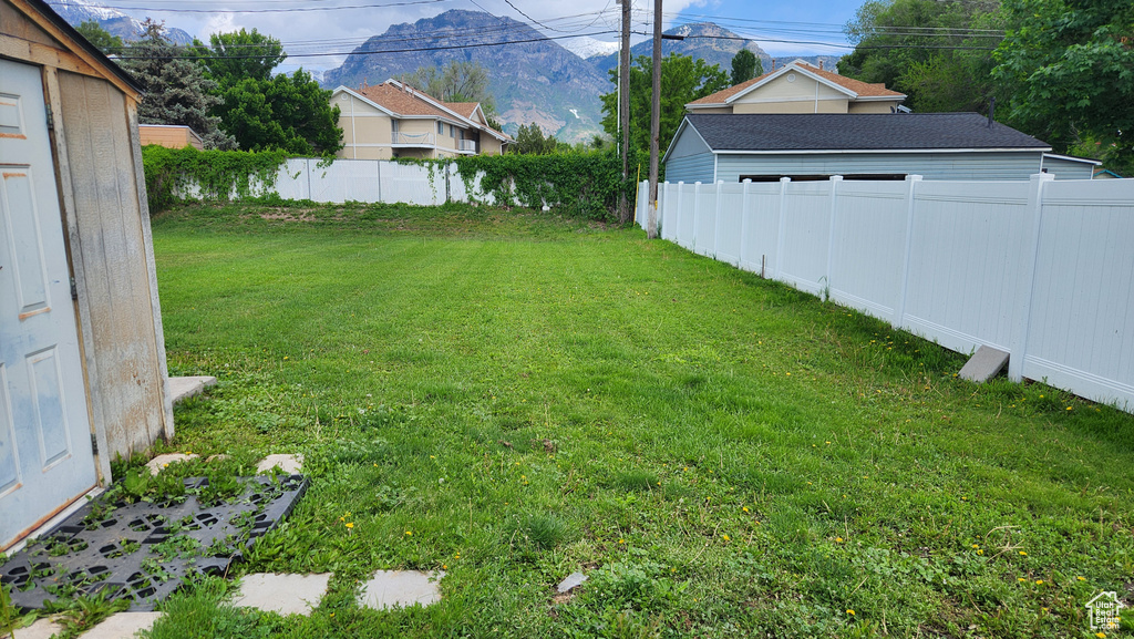 View of yard featuring a mountain view