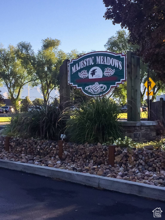 View of community / neighborhood sign