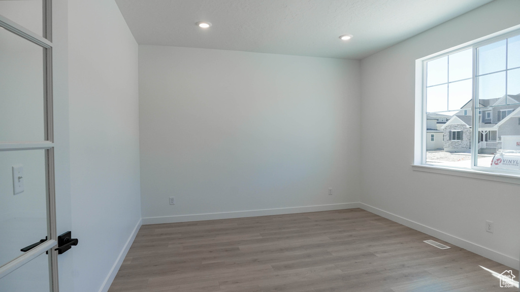 Unfurnished room featuring light wood-style floors and recessed lighting