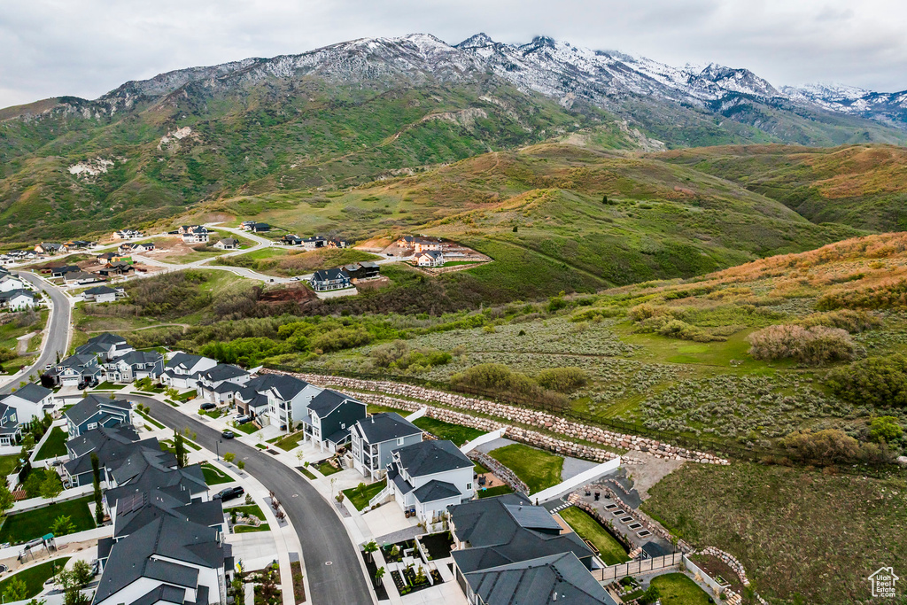 Aerial view of property's location featuring a mountainous background and nearby suburban area