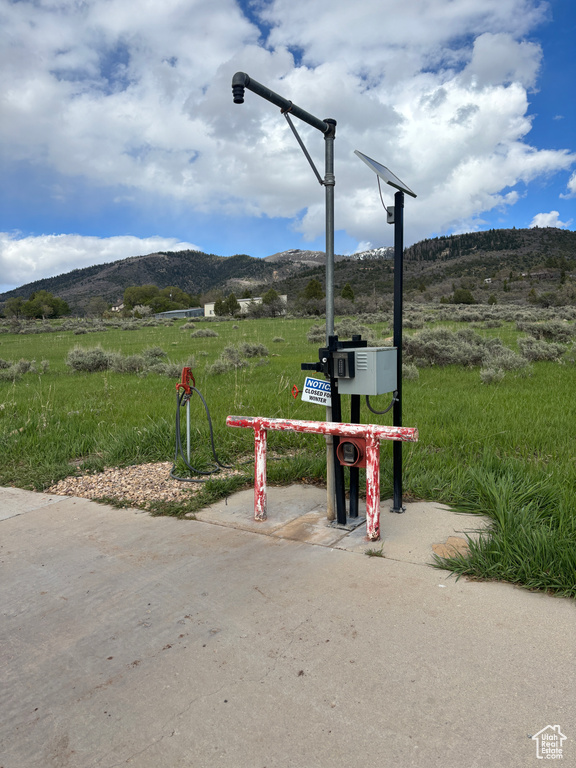 Surrounding community with a mountain view