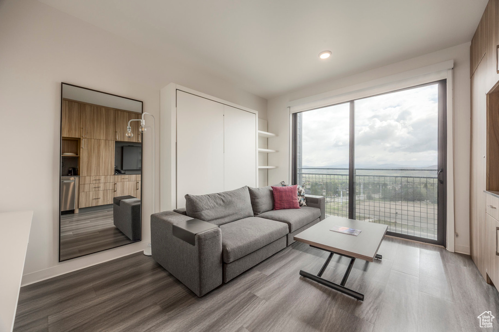 Living room featuring wood finished floors, recessed lighting, and baseboards