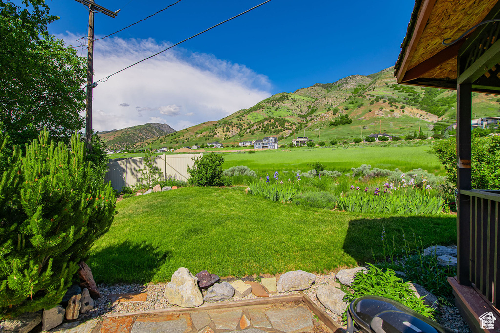 View of yard featuring a mountain view