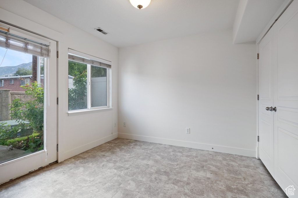 Unfurnished room featuring baseboards and a mountain view
