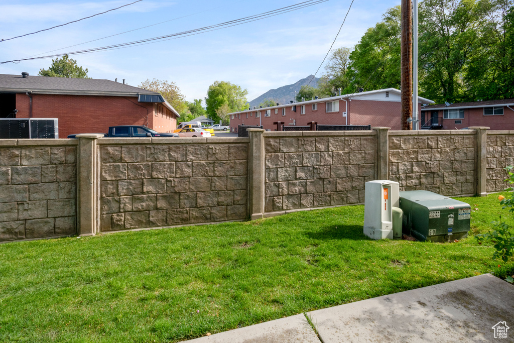 View of yard with a mountain view