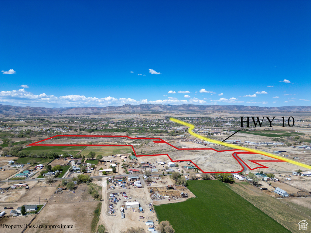 Aerial view of property\\\\\\\\\\\\\\\\\\\\\\\\\\\\\\\\\\\\\\\\\\\\\\\\\\\\\\\\\\\\\\\'s location featuring mountains and property parcel outlined
