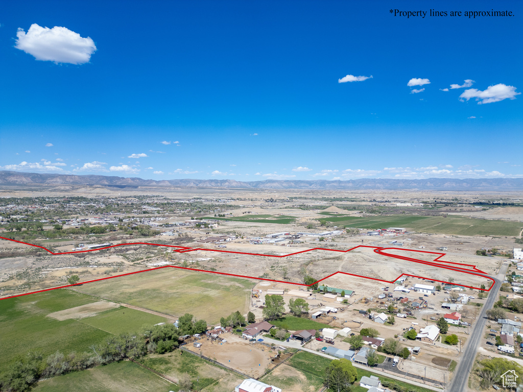 Aerial view of property\\\\\\\\\\\\\\\\\\\\\\\\\\\\\\\\\\\\\\\\\\\\\\\\\\\\\\\\\\\\\\\'s location featuring property parcel outlined and mountains