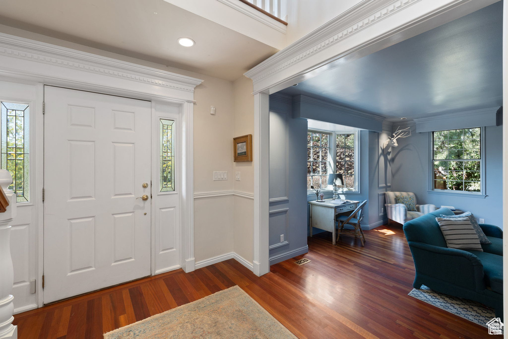 Entrance foyer featuring dark wood-style floors, plenty of natural light, baseboards, and recessed lighting
