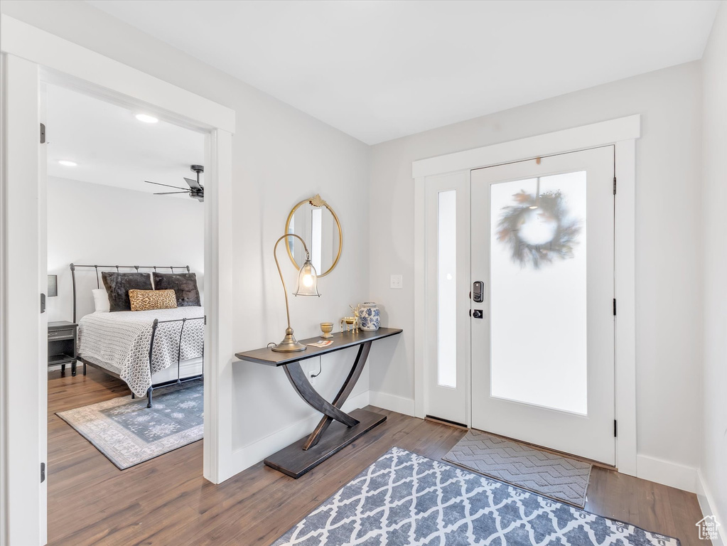 Foyer featuring wood finished floors, baseboards, and a ceiling fan