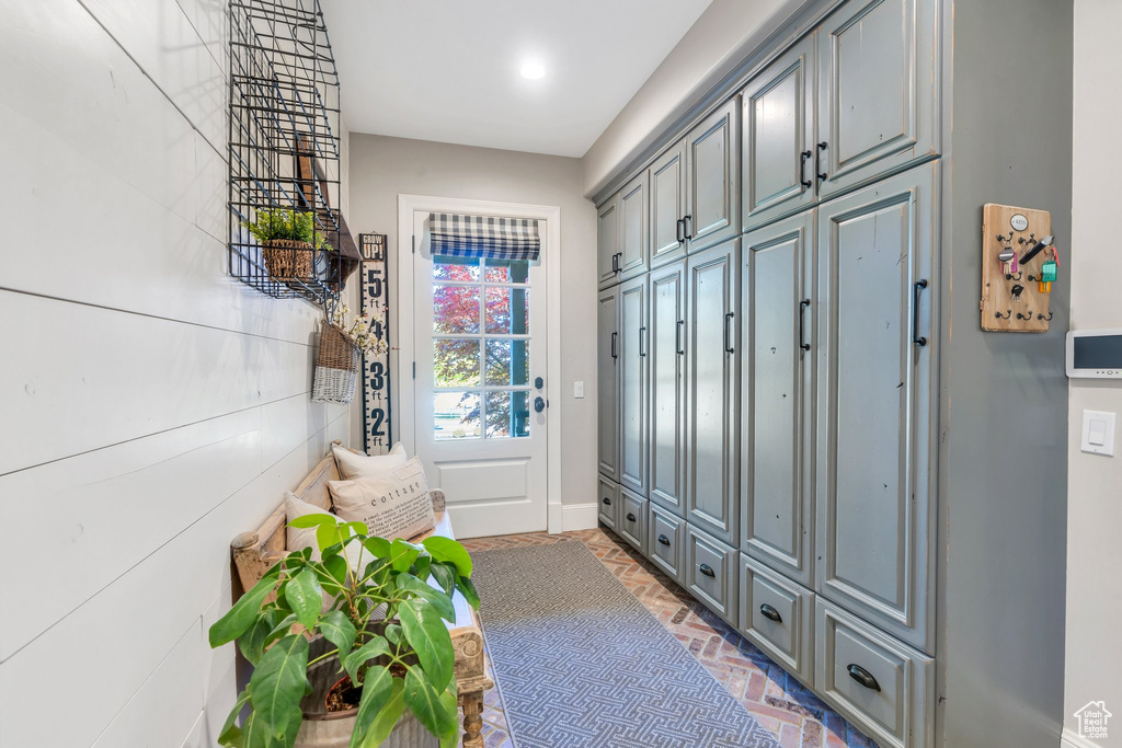 Entryway featuring brick floors and baseboards
