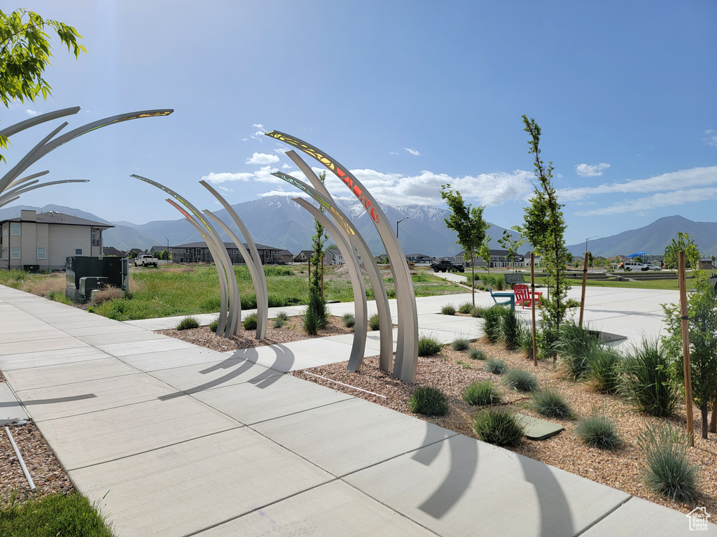 View of home's community with a mountain view