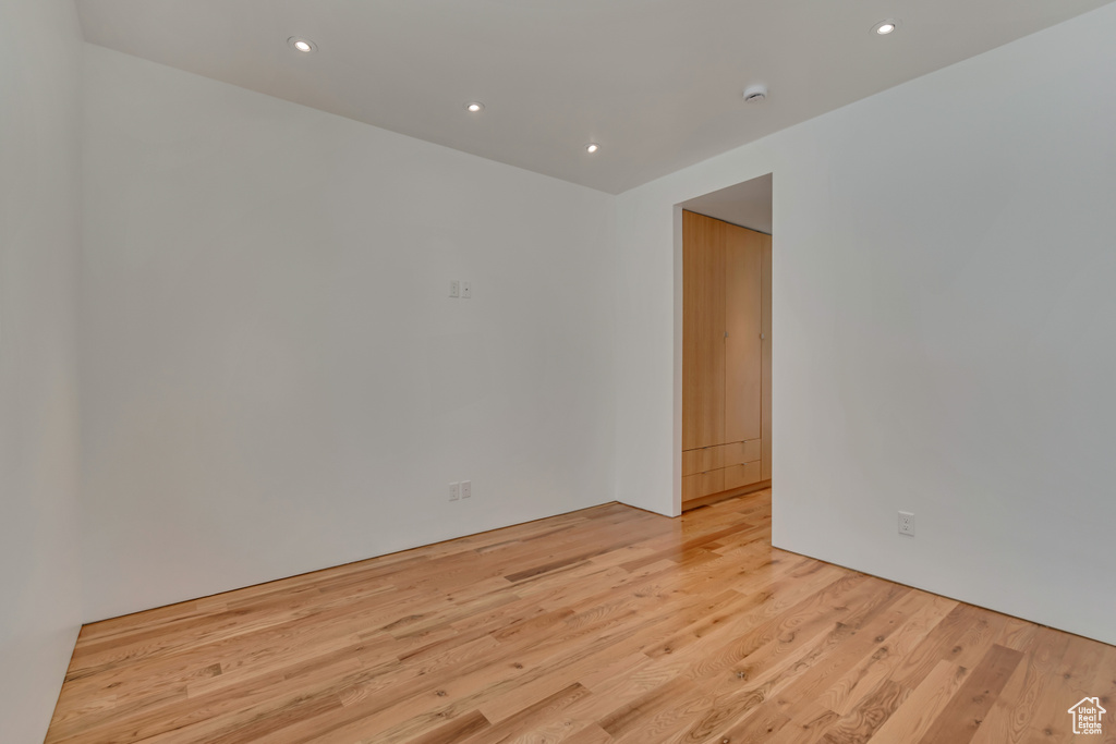 Unfurnished room featuring light wood-style flooring, recessed lighting, and a smoke detector