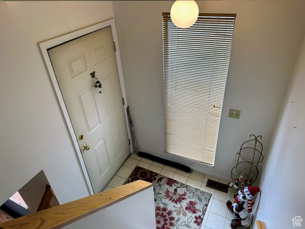 Foyer entrance with light tile patterned floors