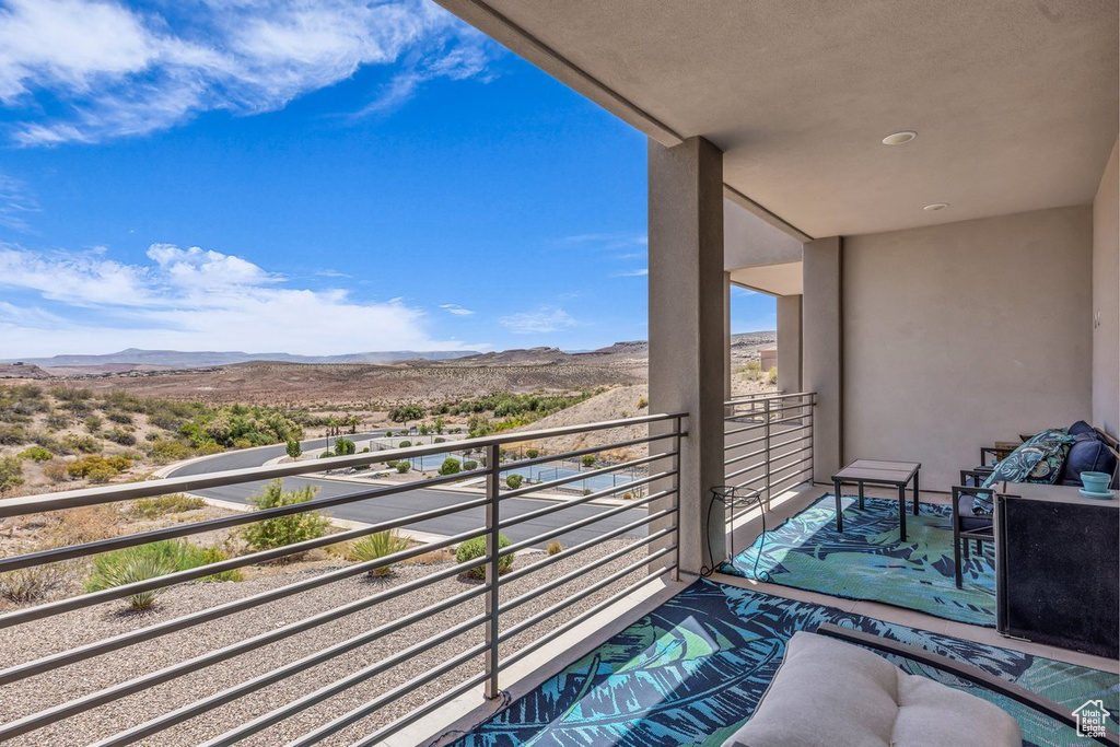 Balcony featuring a mountain view